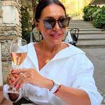 Sonja Hooper's Instagram, Twitter & Facebook