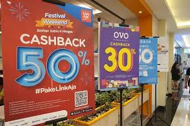 Saya sudah mencoba mengirim sejumlah uang dari akun paypal ke akun ovo dan terbukti berhasil tanpa masalah. Kini Yang Tak Punya Rekening Bank Pun Bisa Top Up Ovo Secara Offline Ini Caranya