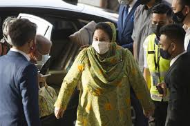 They were among three or four team leaders of the cybertrooper team. High Court Sets Feb 18 To Decide If Rosmah Must Answer Charges In Rm1 2b Solar Project Corruption Case Malaysia News Today