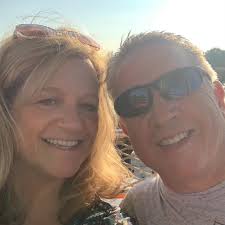 Where can I find a bar with a pool table in Traverse City? Or close by