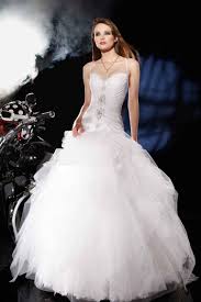 Découvrez nos collections de costumes de mariage pour le marié, le papas des mariés, les témoins et invités, dans les alpes maritimes 06. Robe De Mariee Sirene Brodee De Cristaux Swarovski Oksana Mukha