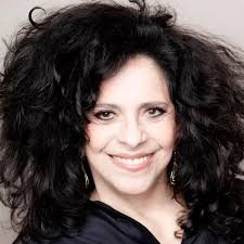 Roberto Carlos testa positivo para Covid-19 e adia show no Rio