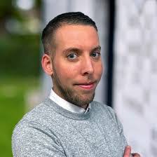 Yvonne Brenner's Instagram, Twitter & Facebook