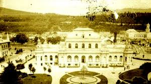 Cartea poștală a fost expediată din vatra dornei la data de 15 august 1938, iar la destinație a ajuns o zi mai târziu, la data de 16 august 1938. Cazinoul Din Vatra Dornei Hai La Dorna