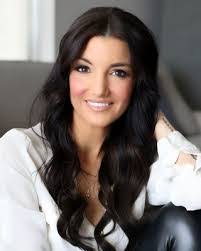 Deborah Heath's Instagram, Twitter & Facebook