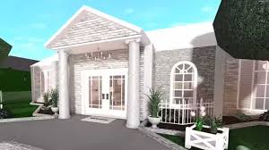 We've gathered up a bunch of great house designs that will hopefully help if you're looking to build a trendy one floor house that has a modern flare and is on the cheap side then. The 5 Best Roblox Bloxburg House Ideas Gamertweak House Layouts Home Building Design Diy House Plans