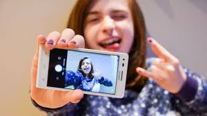 Download and use 1,000+ selfie stock photos for free. Selfie Tricks So Knipst Ihr Bessere Selfie Bilder Stern De