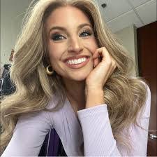 Stephanie Mead's Instagram, Twitter & Facebook