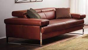 Ein Sofa Das Dich Auf Zeitreise Mitnimmt Dank Seiner Farbe Und Form Erinnert Es Sofort An Den Stil Der 60er Jahre Dies Echt Leder Sofa Couch Leder Sitzgruppe