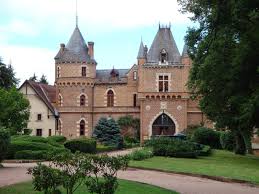 Chateau De Maulmont 63310 Saint Priest Bramefant Maison De Campagne Francaise Le Manoir Chateau