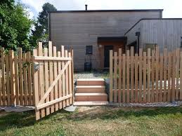 Cloture Ajouree Portillon Et Escalier Exterieur En Douglas Par Jardi Bois Creation En 2020 Escalier Exterieur Cloture Jardin Bois Amenagement Jardin Recup