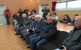 O ordonanță a guvernului adoptată la sfârșitul anului trecut a amânat acordarea acestui drept cu o lună. Suma PrimitÄƒ Lunar De Bugetari Pentru HranÄƒ Primarii Taie Din InvestiÈ›ii Ca SÄƒ PoatÄƒ Da Banii Stirileprotv Ro