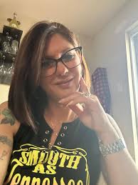 Bonjour disponible pour travailler comme cuisiner ou boss boy à temps  partiel les week-end et durant la période des fêtes du 20 décembre jusqu'au  5 janvier...6 ans d'expérience en restauration