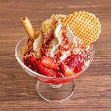 One scoop of ice cream and two toppings your choice. Fedora Bubble Waffle Eismanufaktur Berlin Desserts Ice Cream Order Takeaway Food Lieferando De