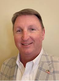 Retired Judge Lang Floyd '84 was presented with the 2022 Commissioners…