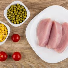 Disporre le fettine di petto di tacchino ben distese e leggermente battute per renderle più sottili. Come Cucinare La Fesa Di Tacchino 5 Ricette Per Gustarla Al Meglio