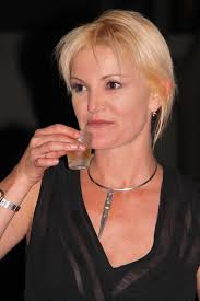 One of the many parties 🎉🥴 she looked great as a blond