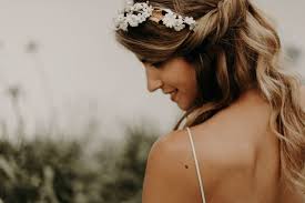 Maybe you would like to learn more about one of these? Des Inspirations De Coiffures Pour Votre Mariage La Mariee Aux Pieds Nus