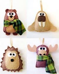 Keceden Yapilan Kucuk Sevimli Hayvanlar Kece Felt Christmas Ornaments Felt Christmas Felt Crafts Patterns