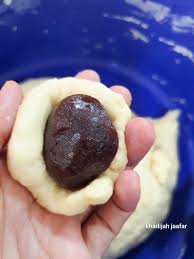 Tepung, air, gula, susu pekat dan yis. Cara Untuk Membuat Pau Goreng Inti Kacang Merah Yang Gebu Menu Minum Petang Yang Senang Disediakan My Resepi