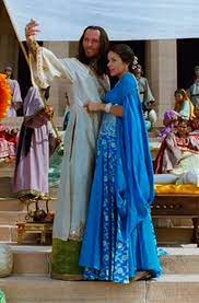 One Night With The King Ha This Looks Like He S Taking A Pic Of The Two Of Them P Reina Esther Atuendo Reina Ester