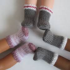 Knitting patterns and tutorials for easy and beginner level socks. Socks For 14 Dolls Free Knitting Pattern Hannah S Dolls