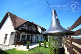 Sulina este locul unde dunarea intalneste marea, unde turistul poate sa se bucure in timpul aceluiasi sejur de plaja, aflata la 5 km de pensiune, de plimbari cu. Cazare La Pensiunea Francesca Din Mila 23 Descoperimromania Ro