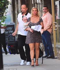 Welcome to the all new coco's world! Coco Austin Pops Baby Chanel On Her Hip As Struts Along In High Heels Coco Austin Baby Chanel Fashion