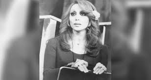 نشرت ابنة الفنانة اللبنانية فيروز، ريما الرحباني، صورة مع والدتها على صفحتها الشخصية على منصة التواصل الاجتماعي وبدت فيروز بصحة جيدة في الصورة بالرغم من التصريحات والأنباء المنتشرة عن سوء حالتها الصحية. Ø§Ø¨Ù†Ø© ÙÙŠØ±ÙˆØ² ØªÙ†Ø´Ø± ØµÙˆØ±Ø© ØºÙŠØ± Ù…ØªÙˆÙ‚Ø¹Ø© Ù„Ù‡Ø§ Ø´Ø§Ù‡Ø¯ÙˆÙ‡Ø§