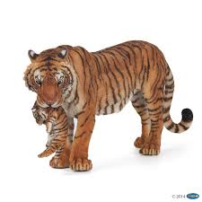 Cela pourrait être du au fait qu'elle passe moins de temps dehors en hiver 7. Figurine Tigresse Et Son Bebe