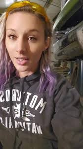 Melissa Braswell's Instagram, Twitter & Facebook