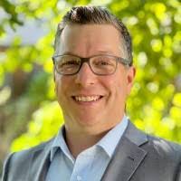 Justin Ayers's Instagram, Twitter & Facebook