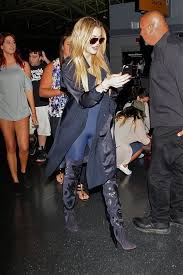 The author devoted an entire blog post on her website to what she calls her puffy pussy, highlighting its best moments in the spotlight for the world to fondly look back on. Khloe Kardashian S Camel Toe Admits She Has A Problem Get Over It Hollywood Life