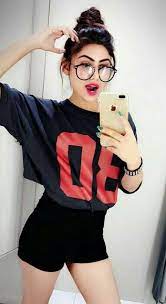 Pin By Vigrye Nawavzaa I On Fabulous Dpzz Stylish Girls Photos Girl Poses Stylish Girl Pic