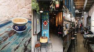 Asia Travel Book È¨åè¡ Petaling Street 19å®¶åå¡é¦ Åç§ç¹è²é£æ ¼ç­æå¡ 还记得隐藏在吉隆坡茨厂街、拥有十几年历史咖啡厅兼家居用品店peter hoe吗？ 在2016结束营业后，peter hoe很快地另寻新址，迁至多莱莎米路（jalan doraisamy）。这里曾是著名的夜店街，如今翻新后成了聚集不同酒吧、咖啡厅、西餐厅的the row。而全新面貌的peter hoe cafe at the row也落址于此。 asia travel book è¨åè¡ petaling street 19å®¶åå¡é¦ åç§ç¹è²é£æ ¼ç­æå¡
