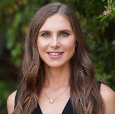 Sarah Knauer's Instagram, Twitter & Facebook