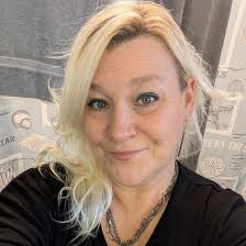 If there is an Emma Common in this group and you lost your cash app card or  anyone know a her please reach out to the original poster!!