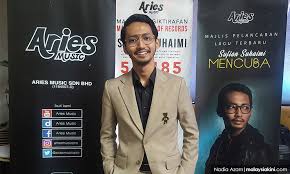 Lirik lagu dan video klip. Malaysiakini Sufian Sedia Dibandingkan Dengan Seniman Negara