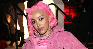 #doja cat #dojacatedit #dailywomen #flawlessbeautyqueens #bbelcher #chewieblog #dojasource #userstream #dailymusicqueens #popularcultures #femaledaily #tuserchar #usermilla #userduzi #*mine #body image tw. Doja Cat S Makeup Routine Is The Ultimate Egirl Dream