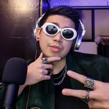 Stream Thirteen Five music