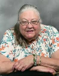 Lynn Belding's Instagram, Twitter & Facebook