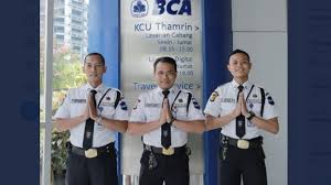 Wisma bca bsd city kav. Satpam Bca Trending Topic Karena Keramahannya Ternyata Mereka Dibentuk Jadi Pelayan Bukan Pengaman Warta Kota