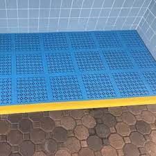 Bathroom flooring can make a big statement, whether it's a large master bathroom or a small powder room. Bathroom Flooring Ideas Cushioned Flooring
