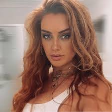 Alexis Fenton's Instagram, Twitter & Facebook