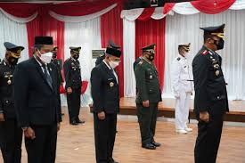 See full list on id.wikipedia.org Baru Hari Pertama Jadi Plt Kepala Bpkad Syamsudin Dihadapkan Gaji Terlambat Metro Kalsel
