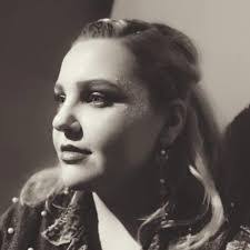 Laura Glynn's Instagram, Twitter & Facebook