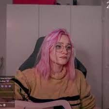 Check spelling or type a new query. Niki Nihachu In 2021 Pretty People People Photography Pink Hair