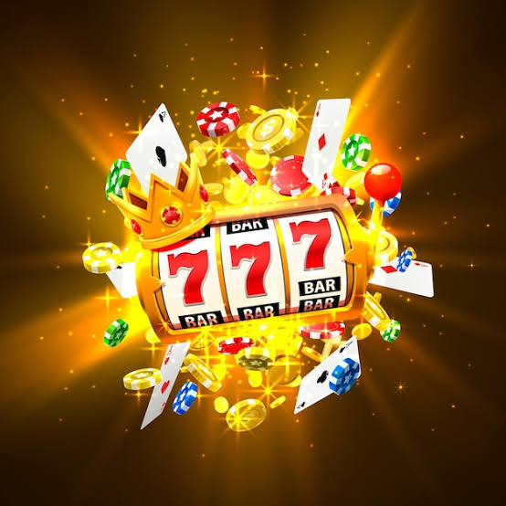 King slots 777 banner casino on the golden background. vector illustration  | Premium Vector