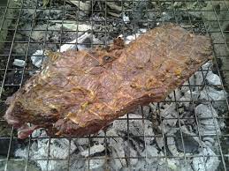 Masukkan kesemua bahan kisar kedalam periuk berserta daging salai dan renih sebentar sambil digaul dengan sudip. Cara Salai Daging Guna Dapur Gas Desainrumahid Com