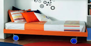 10cm con rivestimento pouf letto trasformabile in un lettino singolo. Letto Singolo Sommier Colorato Con Ruote Per Cameretta Vari Colori Art 1725 Outletarreda